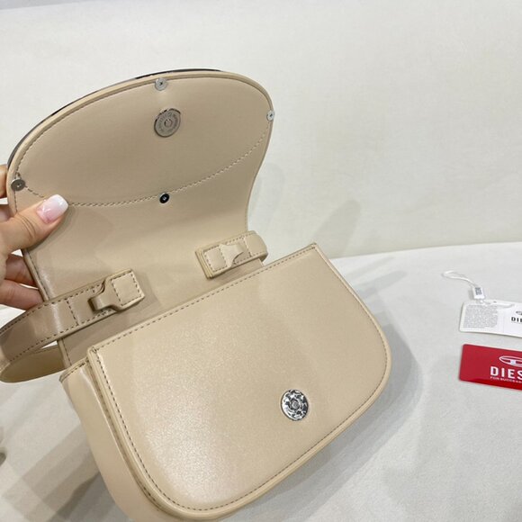 Diesel Cream-Colored Simple Brand Logo Shoulder Bag - Picture 7 of 9